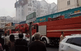 突發(fā)！青島一居民樓發(fā)生爆燃！已造1人死亡，7人受傷！3公里外有震感…