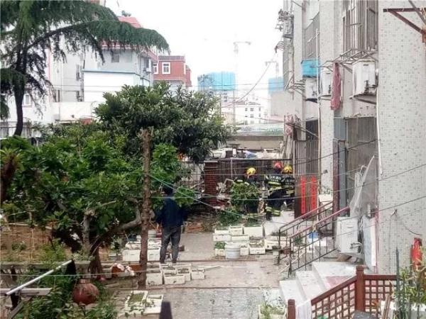 突發(fā)！青島一居民樓發(fā)生爆燃！已造1人死亡，7人受傷！3公里外有震感…