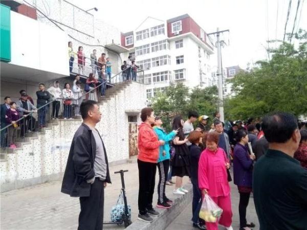 突發(fā)！青島一居民樓發(fā)生爆燃！已造1人死亡，7人受傷！3公里外有震感…