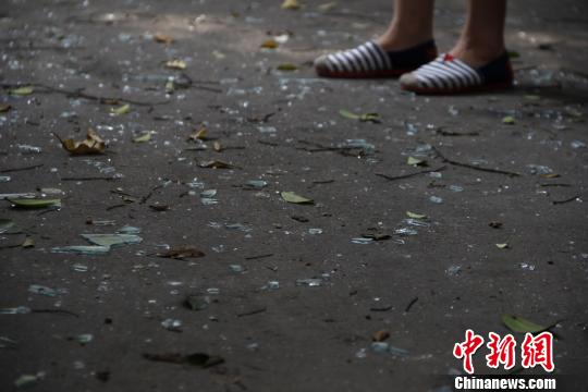 圖為煤氣爆燃民房。 朱柳融 攝
